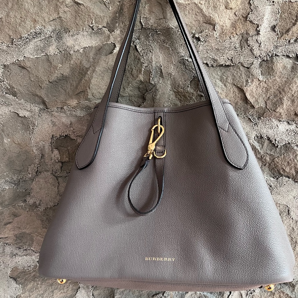 EUC Burberry Honeybrook Derby Tote Bag, wristlet & dustbag. - Picture 12 of 16